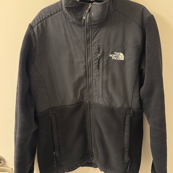 North Face Denali Jacket in Black. Size M. - Picture 2 of 4